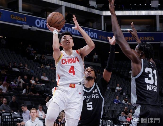 男篮启程回国！球员情绪低沉，北京3将洽谈，明日开启俱乐部杯！