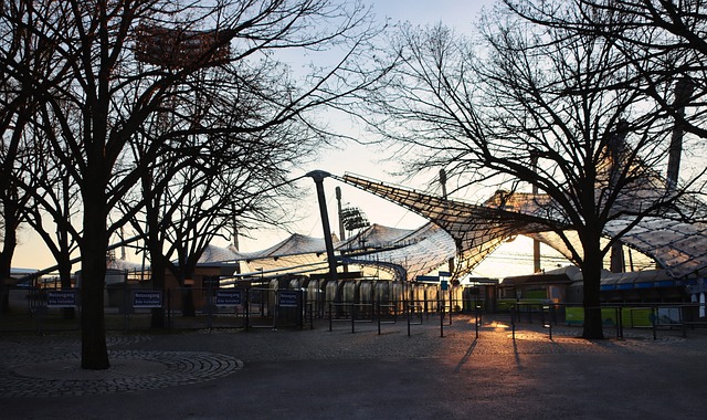 出激烈的批 出激烈的批